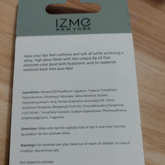 Izmo Hydrating Vitamin C Lip Oil New - Picture 4 of 4